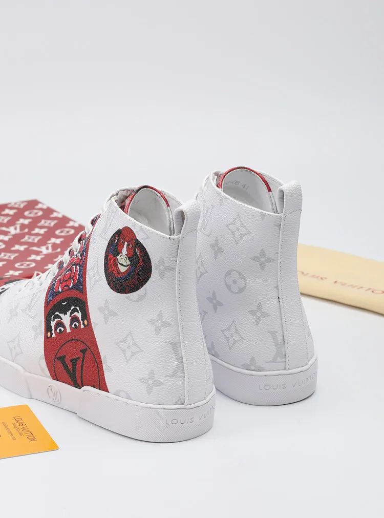 Factory price: 400💰 [LV] Animal series limited edition high-top sports shoes for men, L classic print, new autumn and winter style, original replica, 1:1 Counter quality, the fabric is Italian 🇮🇹 imported cowhide ➕🇮🇹 pure sheepskin lining ➕ original outsole, 🔍🔍 high quality, you can go in and out of the counter at will, welcome to compare, the outsole line will never be unglued, all sellers are welcome to sell in the picture above, can be shipped in one piece, code number: 38-44 (45 codes can be customized)